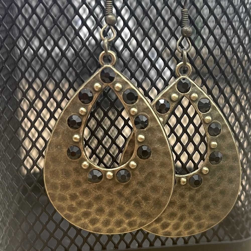 Tear drops brass